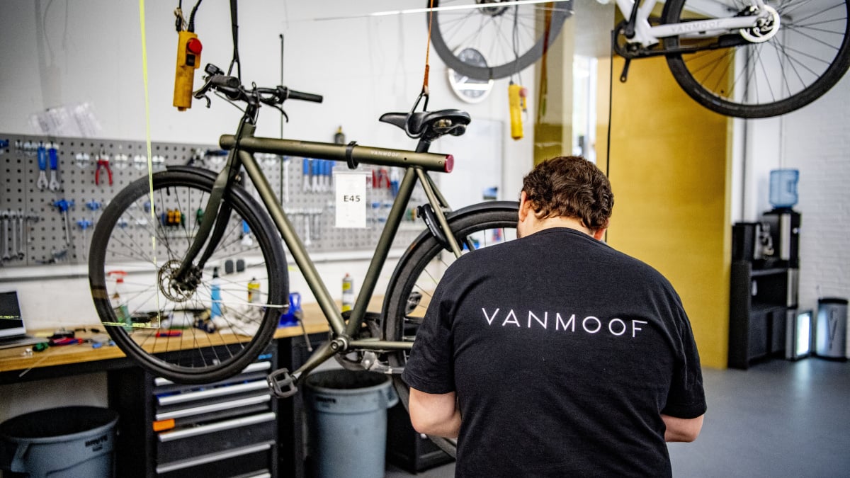 Τα ηλεκτρονικά ποδήλατα VanMoof χρεοκόπησαν καθώς η πανδημική φούσκα της τεχνολογίας συνεχίζεται

