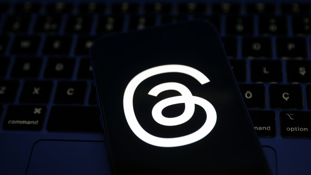 Τα νήματα οπισθοδρομούν επισημαίνοντας δεξιούς χρήστες για διάδοση παραπληροφόρησης
