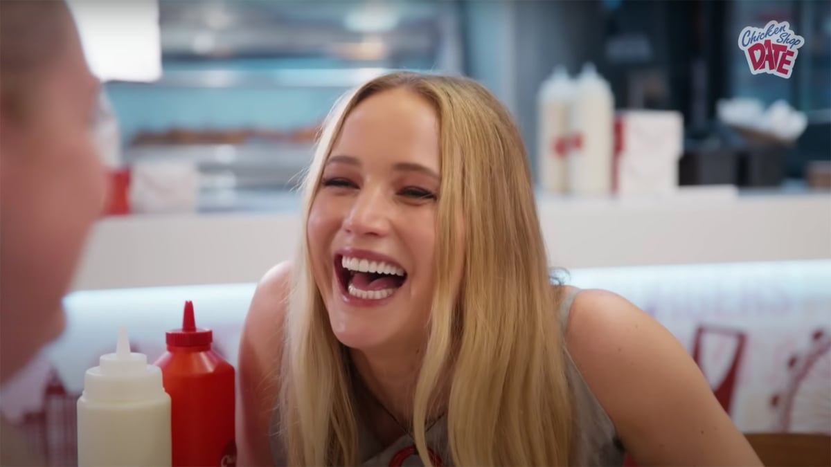 Το «Chicken Shop Date» της Jennifer Lawrence είναι τόσο ξεκαρδιστικά άβολο όσο περιμέναμε
