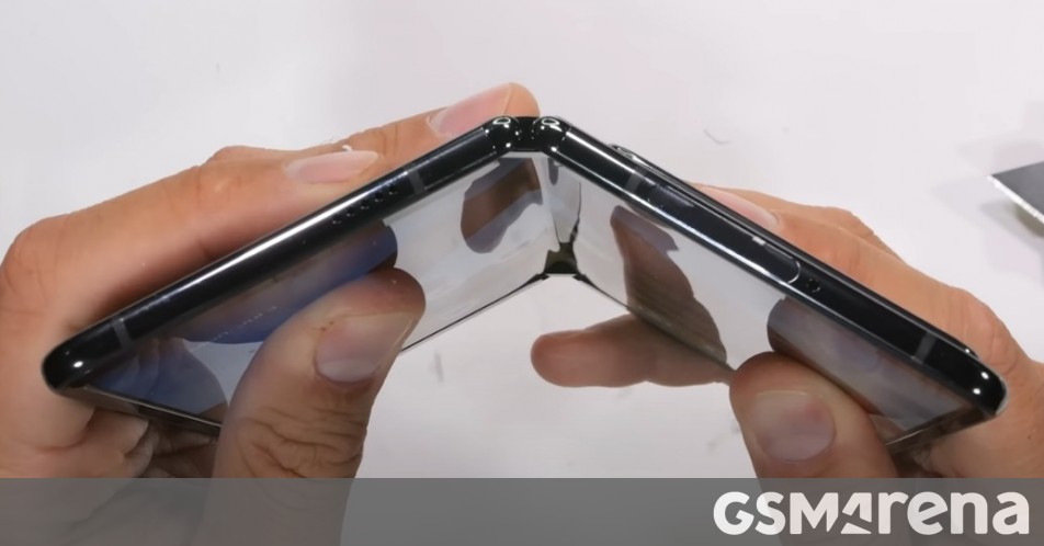 Το Google Pixel Fold καταστρέφεται από τη δοκιμή κάμψης, δεν του αρέσει ούτε η θερμότητα
