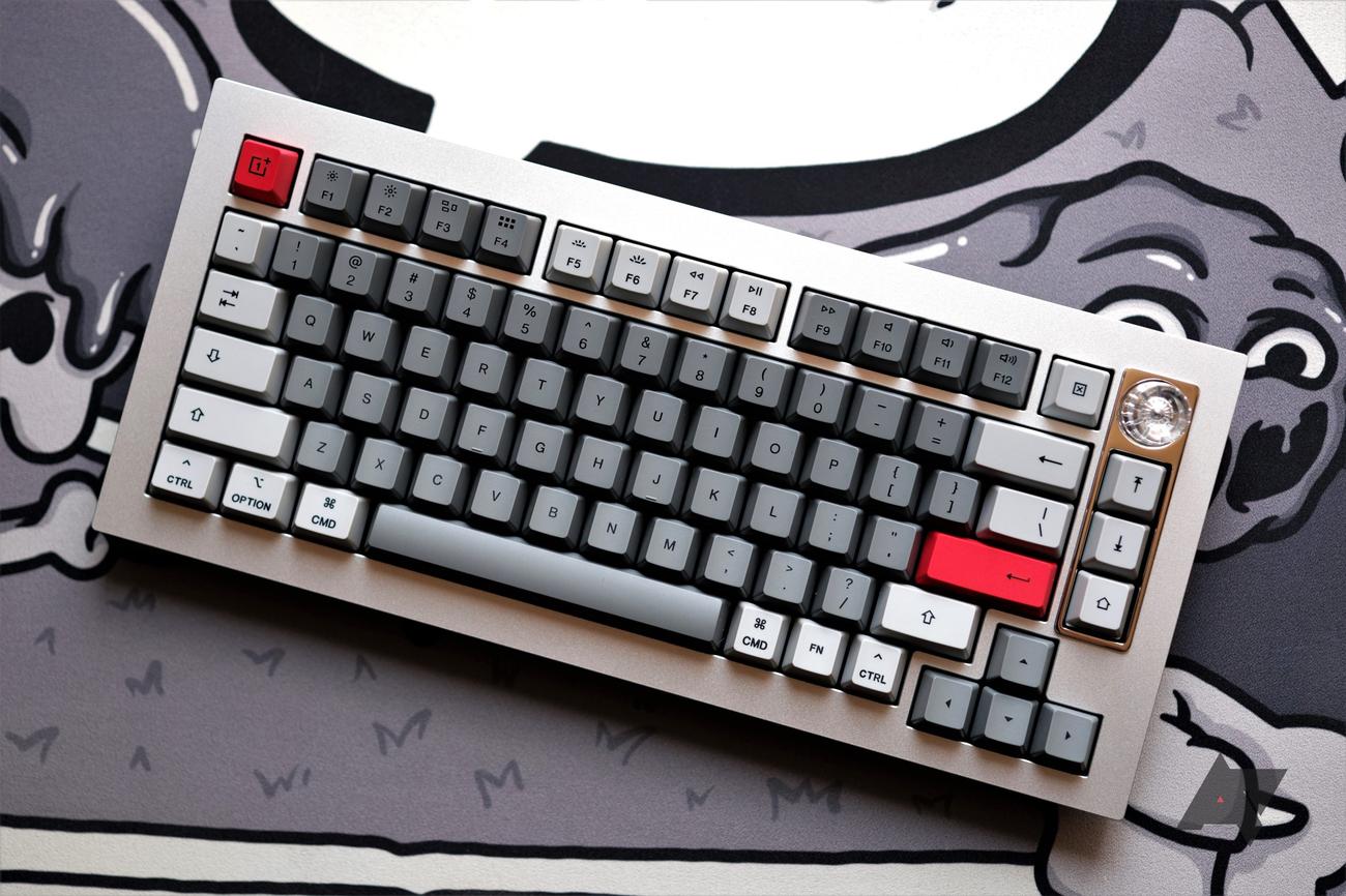 Το OnePlus βυθίζει το δάχτυλο του ποδιού στην πολυσύχναστη σκηνή του μηχανικού πληκτρολογίου
