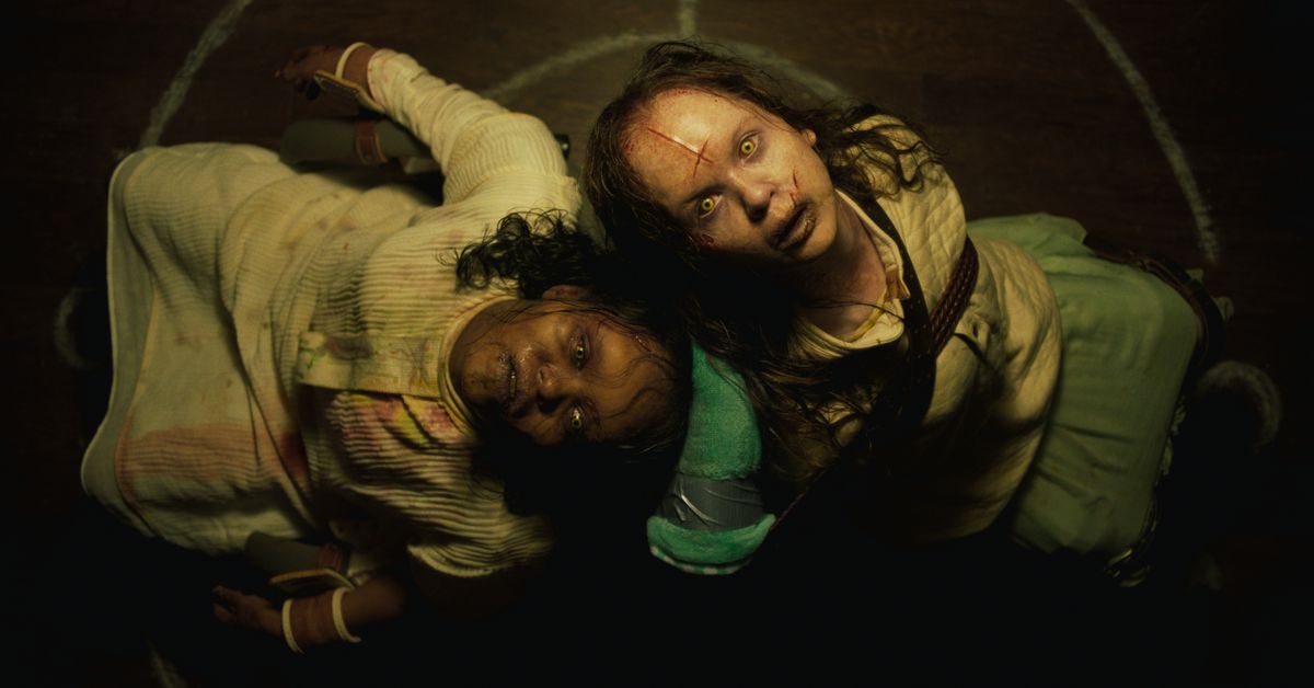 Το The Exorcist: Believer μοιάζει με ένα κολασμένο διπλό χαρακτηριστικό στο πρώτο τρέιλερ
