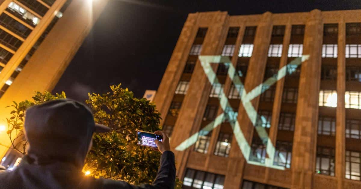 Το Twitter ξεκινά τη μετάβασή του στο «Χ»
