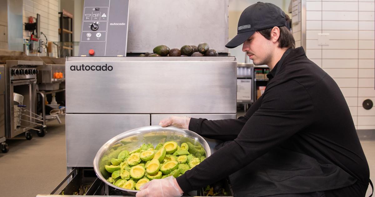 Το ρομπότ γκουακαμόλε του Chipotle είναι καταραμένο να ξεφλουδίζει και να κρύβει αβοκάντο για την αιωνιότητα
