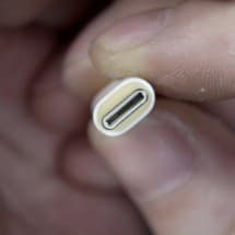 , Χειρισμός καλωδίων USB C-to-C για iPhone 15 και 15 Plus: χωρίς MFi, ταχύτητες USB 2.0, TechWar.gr