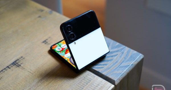 Ακολουθεί η Νέα λίστα τηλεφώνων