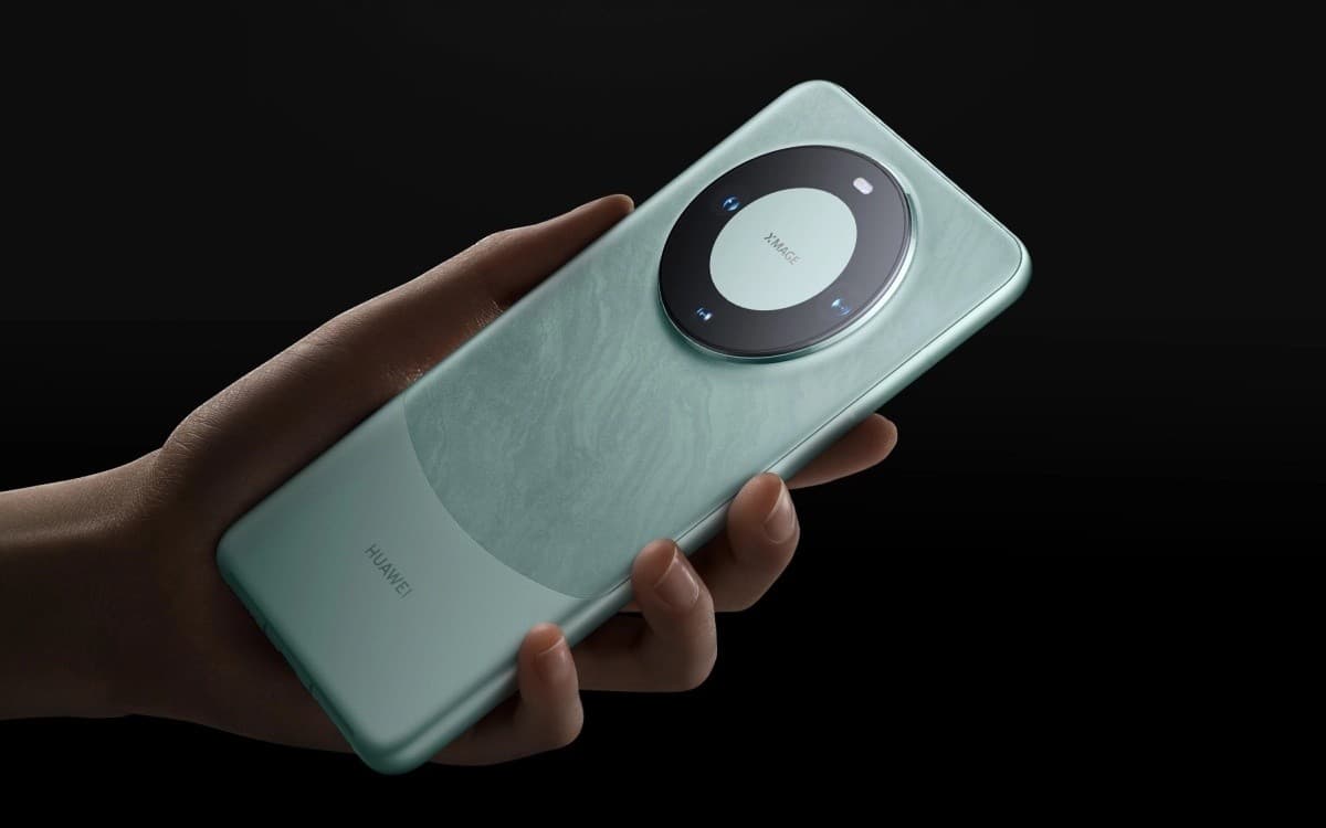 , Το Huawei Mate 60 Pro κάνει το ντεμπούτο του με τρεις τρύπες στην οθόνη, TechWar.gr
