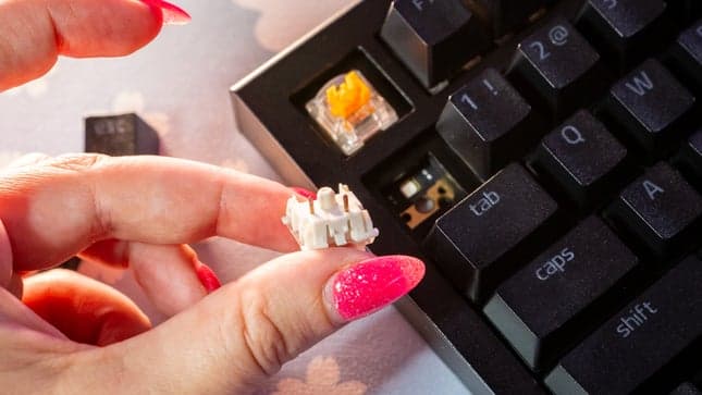 , Το Razer έκανε το ντεμπούτο του BlackWidow V4, Hot-Swap Mechanical Gaming Keyboard, TechWar.gr