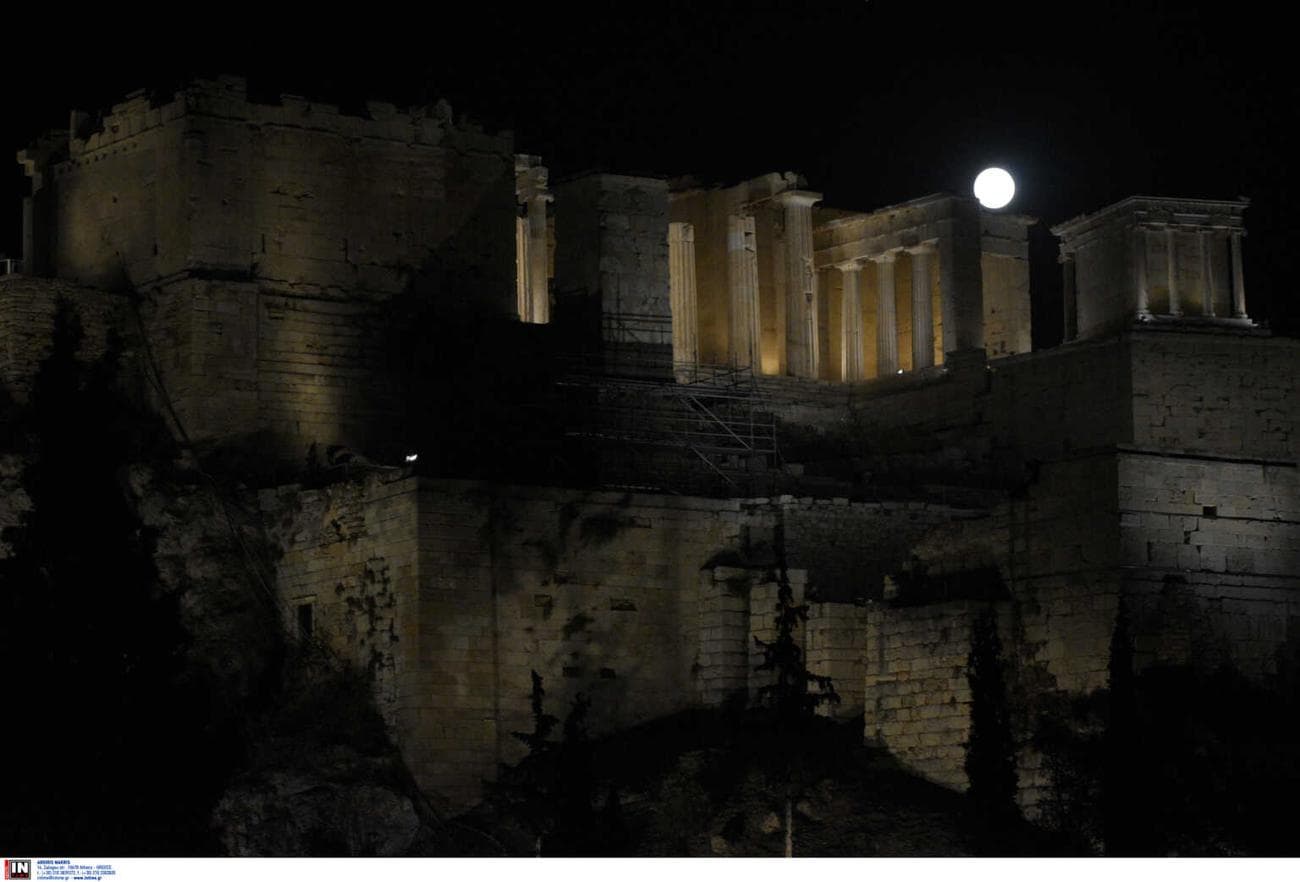 , Μπλε Υπερπανσέληνος: Μοναδικές εικόνες από Ελλάδα και εξωτερικό του σπάνιου φαινομένου, TechWar.gr