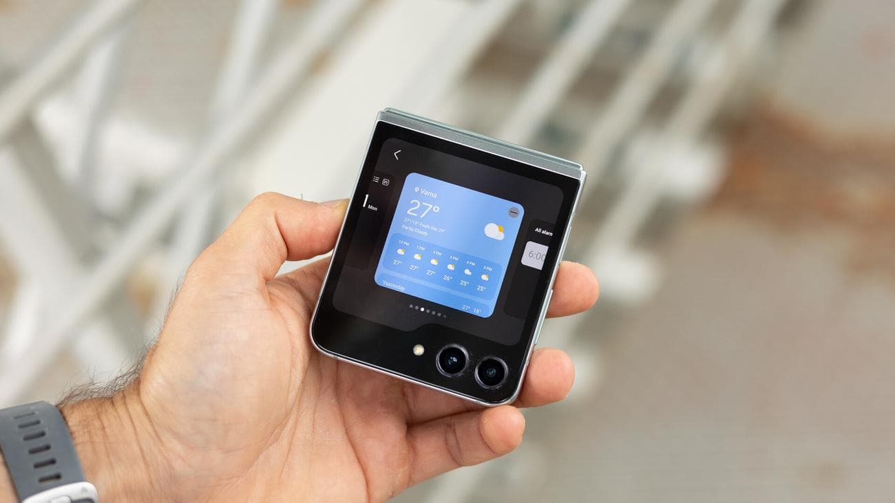 Το Galaxy Z Flip 5 έφερε μια μεγάλη οθόνη κάλυψης με βελτιωμένη λειτουργικότητα - Ιστορικό Samsung Galaxy Flip: Το τηλέφωνο clamshell έκανε μια συγκλονιστική επιστροφή