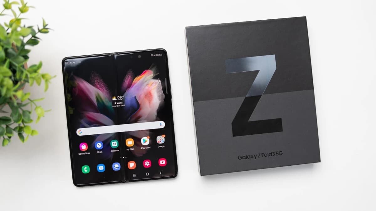 Το Galaxy Z Fold 3 παρουσίασε την πρώτη μπροστινή κάμερα κάτω από την οθόνη σε ένα αναδιπλούμενο τηλέφωνο - Ιστορία Samsung Galaxy Fold: Η εξέλιξη του απόλυτου αναδιπλούμενου