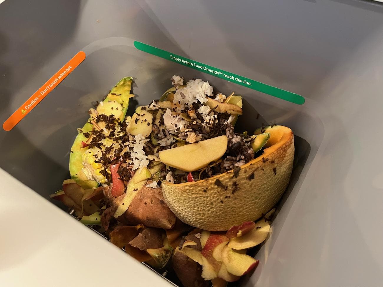 Τα απορρίμματα φαγητού πριν τα αλέσει ο Mill bin