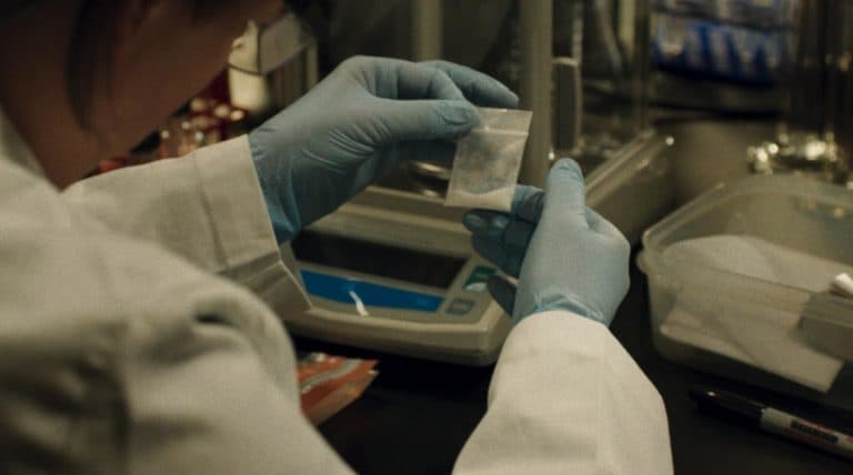 , 3 σειρές που πρέπει να παρακολουθήσετε στη συνέχεια αφού ολοκληρώσετε το ζοφερό δράμα οπιοειδών Painkiller του Netflix, TechWar.gr