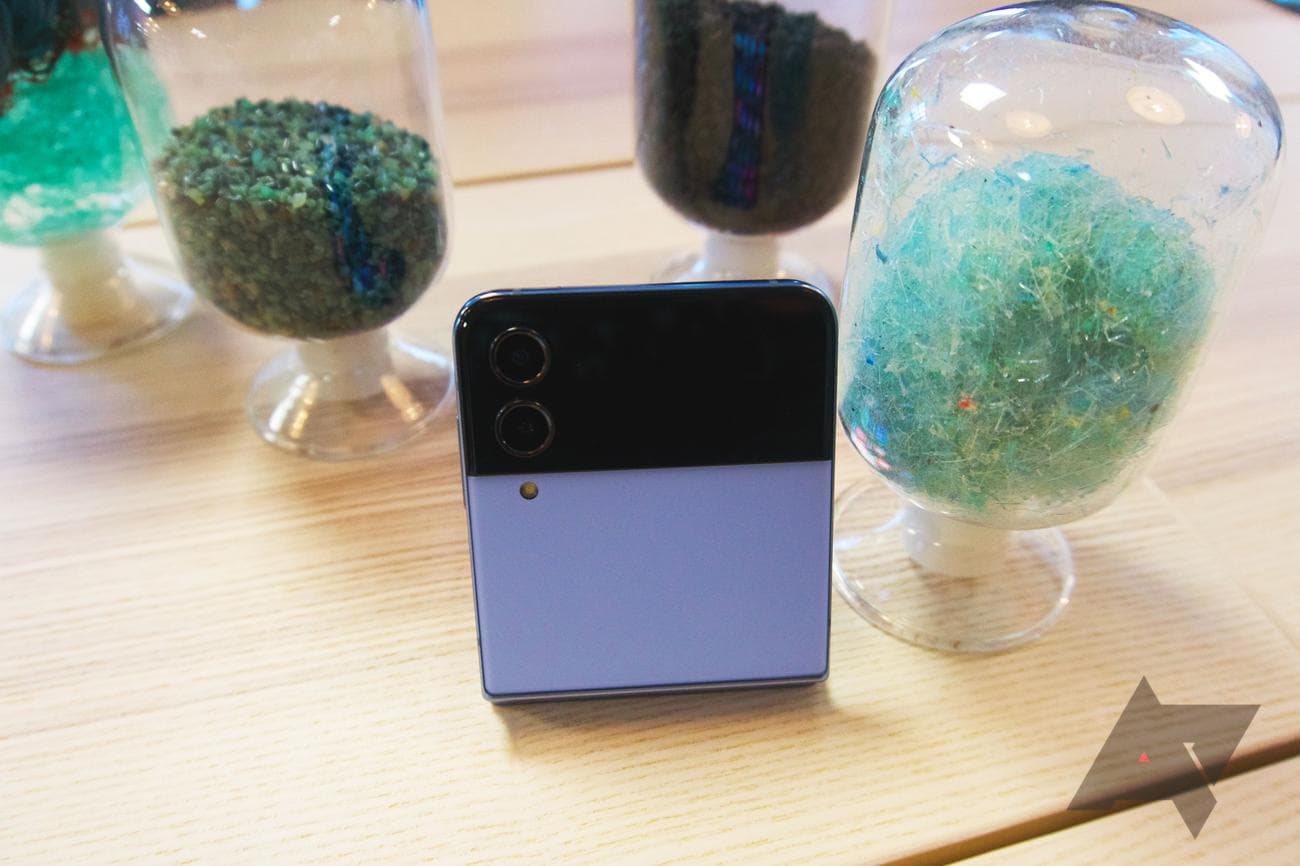 , Samsung Galaxy Z Flip 4 vs. Galaxy S22+: Which has aged better?, TechWar.gr