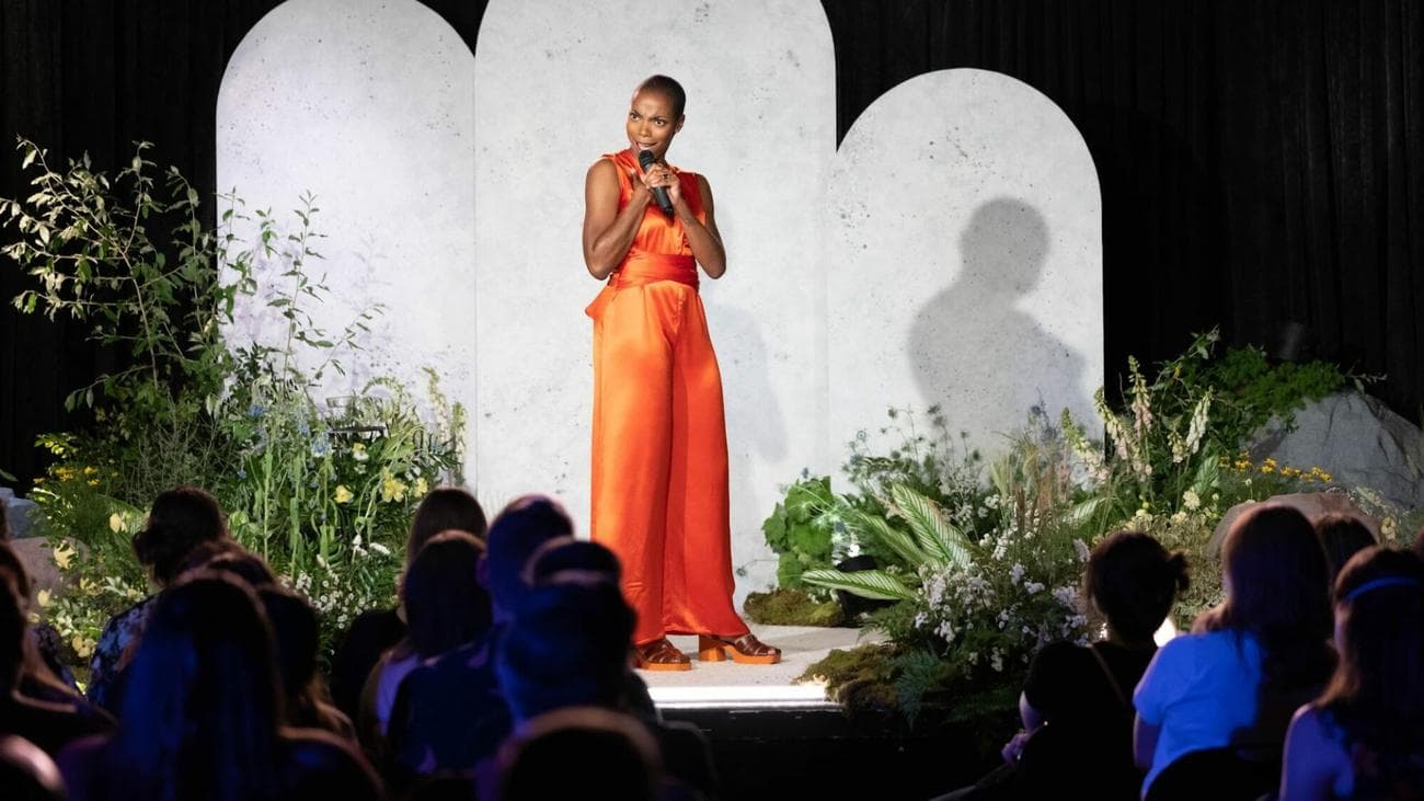 Ο Sasheer Zamata κάνει stand-up