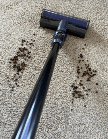 , Dyson V12 Detect Slim review: If you walk barefoot in your home, your vacuum needs a laser, TechWar.gr