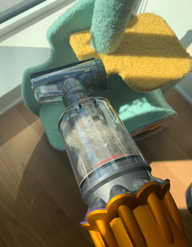 , Dyson V12 Detect Slim review: If you walk barefoot in your home, your vacuum needs a laser, TechWar.gr