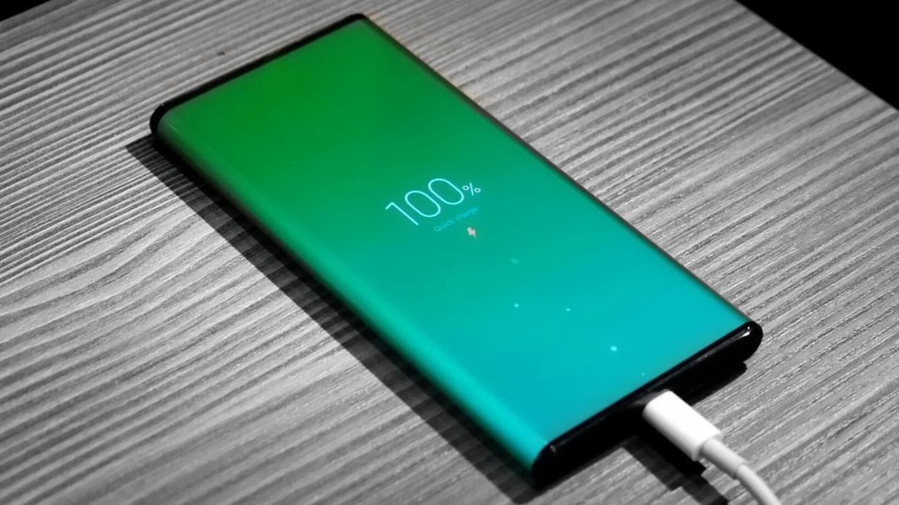 Το σχέδιο της Apple για το iPhone XX: Άθραυστο γυάλινο κουτί iPhone με όλες τις οθόνες και το One Last Thing του Tim Cook;