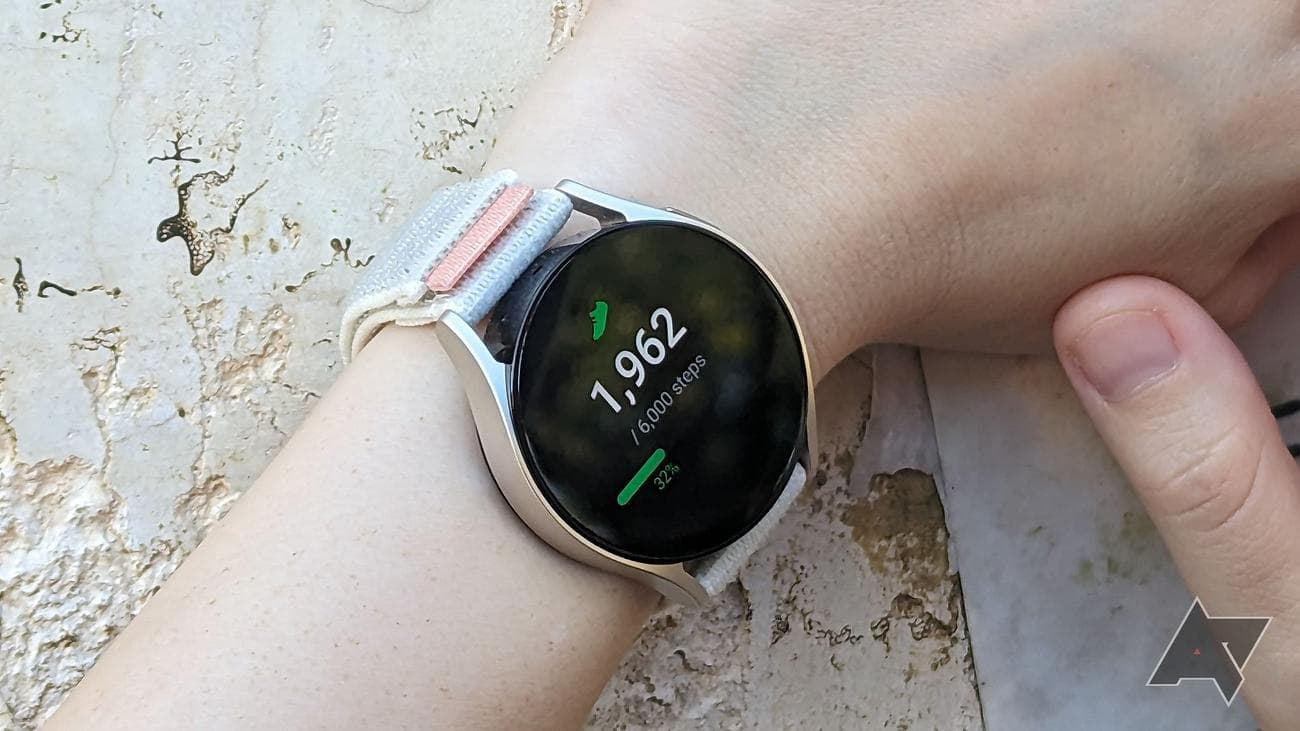 Το Samsung Galaxy Watch 6 χρησιμοποιεί τυπικές ζώνες;
