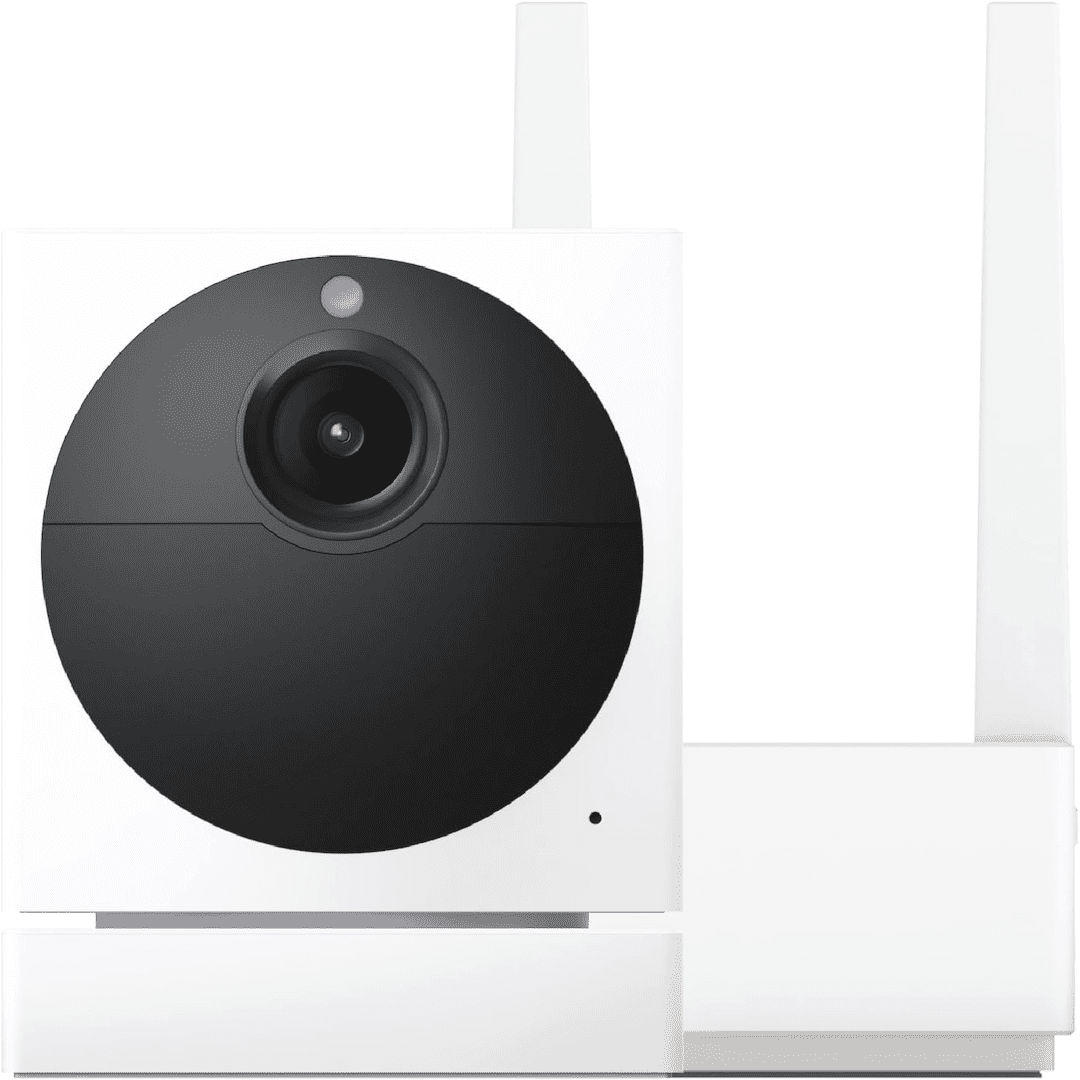 Wyze Cam Outdoor Starter Bundle v2 on a white background