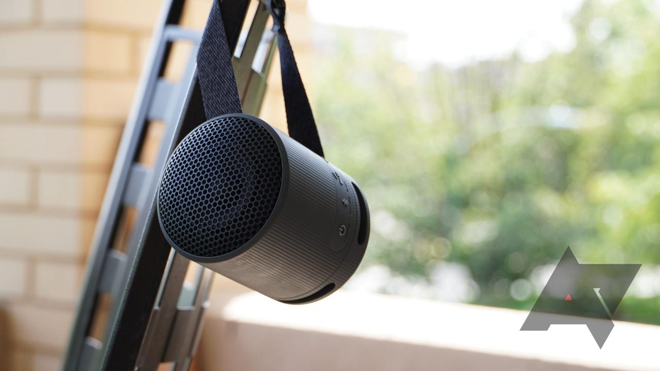 Ένα ηχείο Bluetooth κατασκευασμένο για προσθήκη ετικέτας
