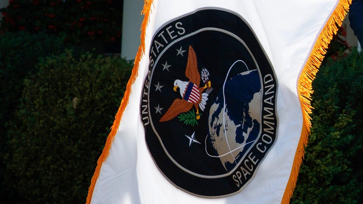 Αντιστρέφοντας τον Τραμπ, ο Μπάιντεν διατηρεί το αρχηγείο του Διαστήματος στο Κολοράντο