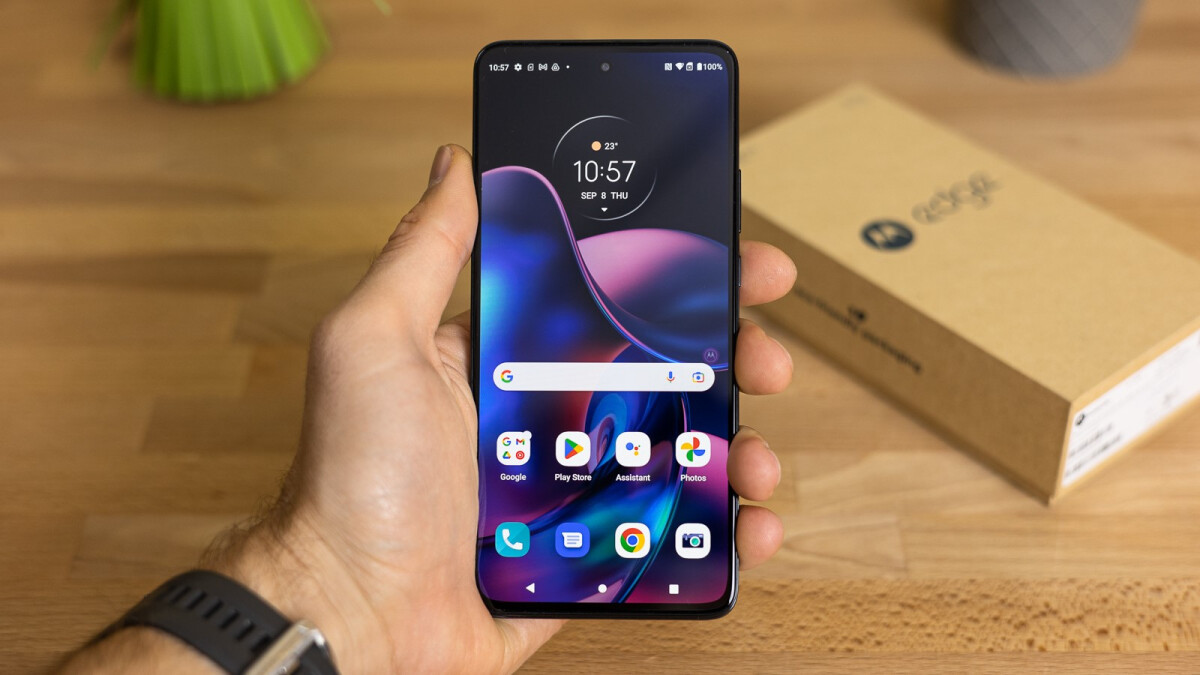 Best Buy and Motorola have an unbeatable ongoing deal on the Edge (2022)