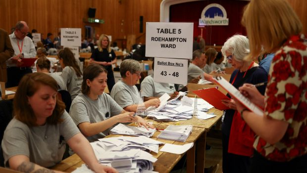 Βρετανία: «Εχθρικοί παράγοντες» χάκαραν την εφορευτική επιτροπή