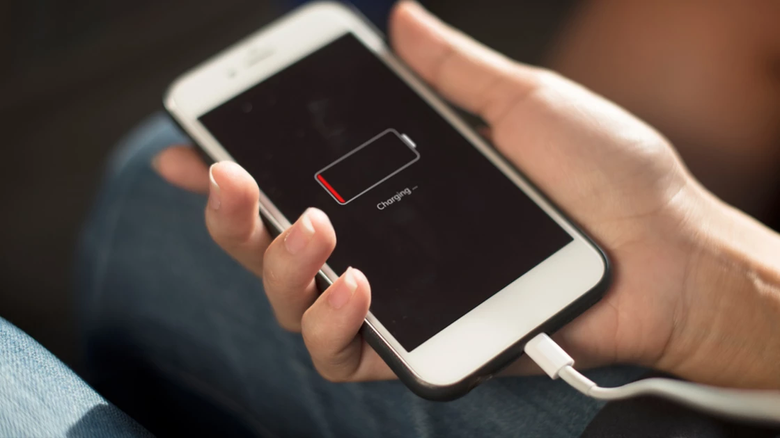 Εκατομμύρια χρήστες iPhone ξεκίνησαν να παίρνουν αποζημιώσεις από την Apple