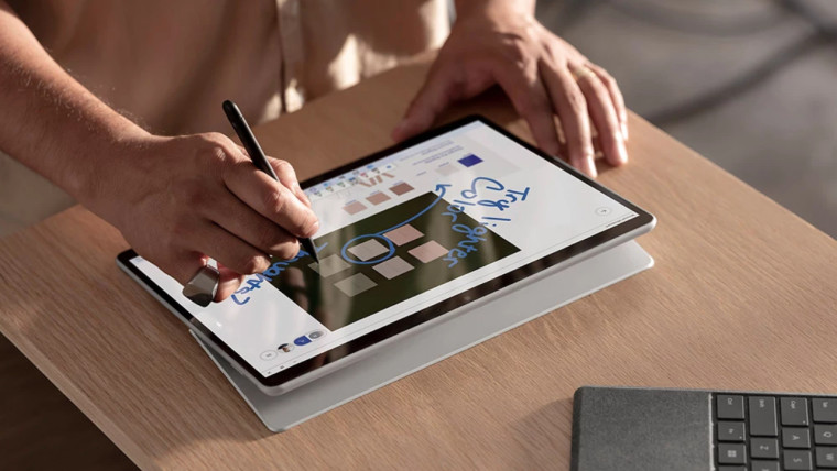 Η Microsoft ενημερώνει τη σειρά Surface Pro X με βελτιώσεις απόδοσης εφαρμογών και Wi-Fi

