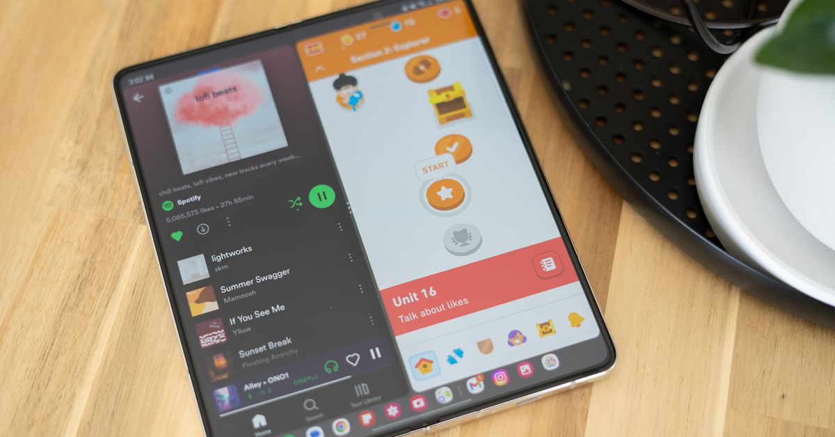 Η τελευταία πρόταση της Samsung για το Z Fold 5: δύο iPhone ταυτόχρονα
