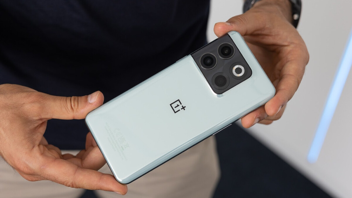 Want to save $300 on the OnePlus 10T 5G? Head over to BestBuy