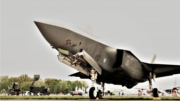 Μπορούμε να πετάξουμε με F-35 στην... πράσινη ανάπτυξη;