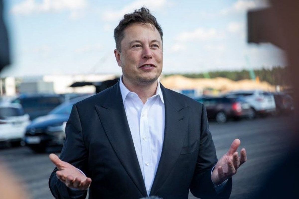 Ο Έλον Μασκ λέει ότι «μπορεί να χρειαστεί χειρουργική επέμβαση» πριν από τη μάχη με τον Μαρκ Ζάκερμπεργκ στο κλουβί
