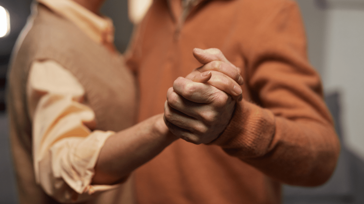 Οι 5 καλύτεροι ιστότοποι γνωριμιών για ηλικιωμένους το 2023
