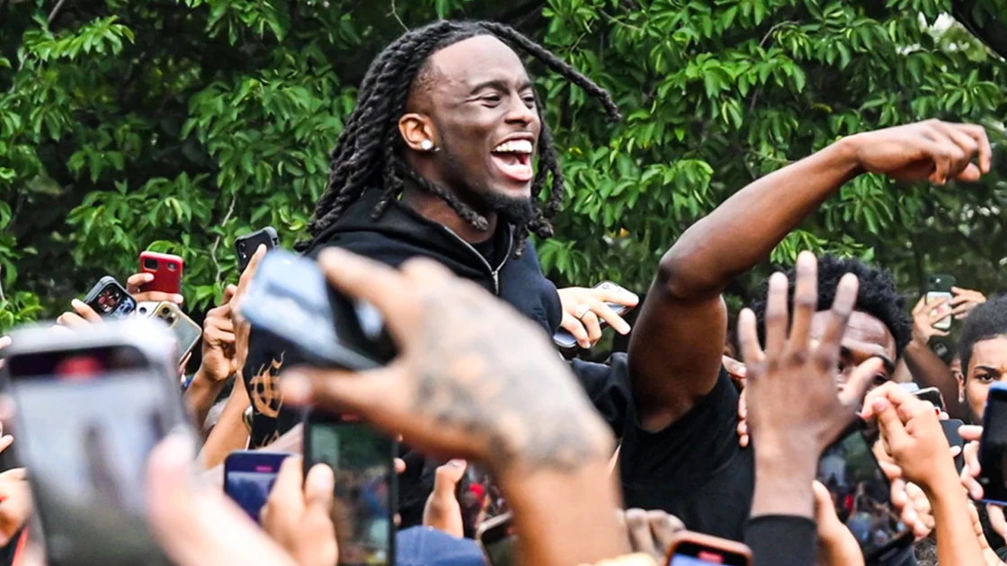 Οι κατηγορίες για τον Kai Cenat μετά το χαοτικό event