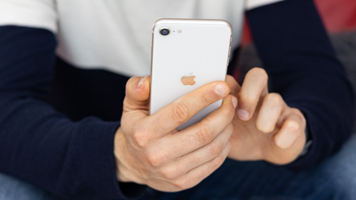 Suppliers compete for share of iPhone SE screen orders