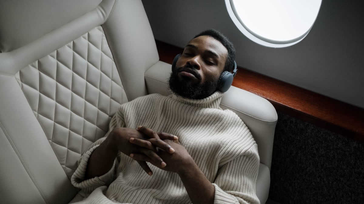Τα 6 καλύτερα ακουστικά ακύρωσης θορύβου για πτήση το 2023
