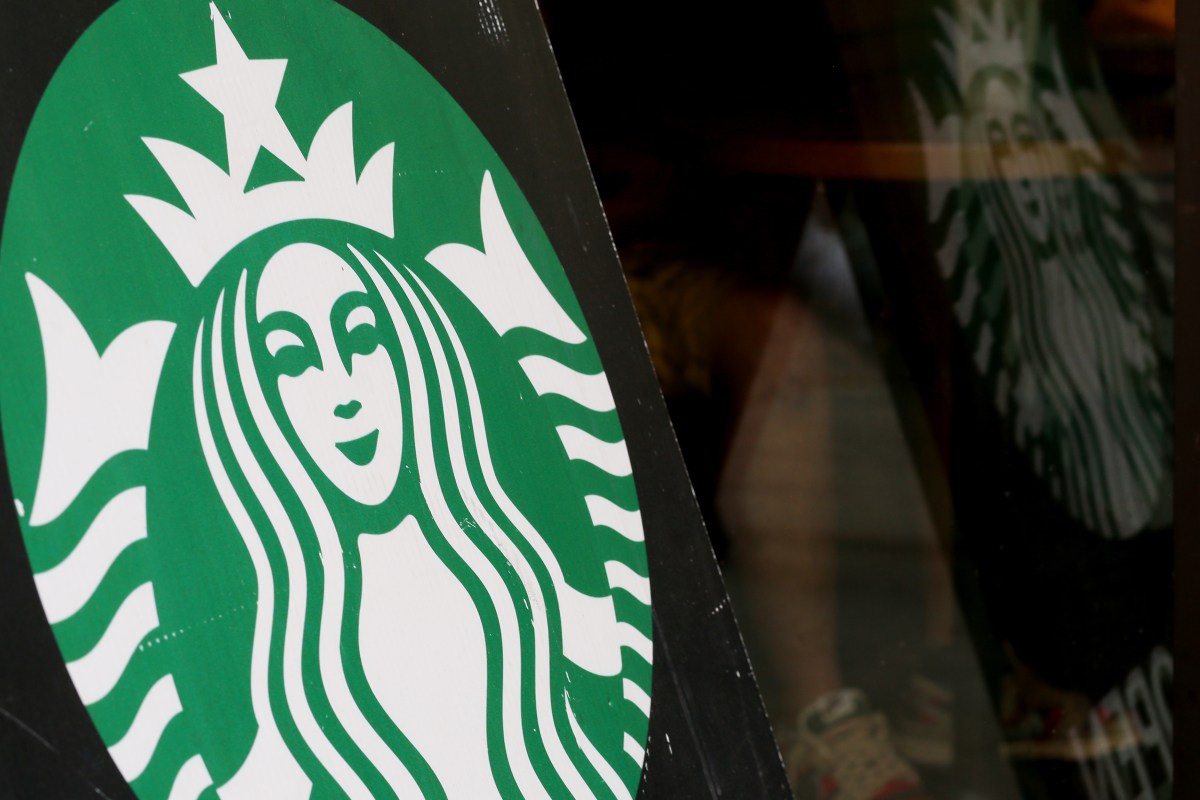 Τα Starbucks πειραματίζονται με το «ταμείο χωρίς σάρωση» για χρήστες που οδηγούν στο αυτοκίνητο
