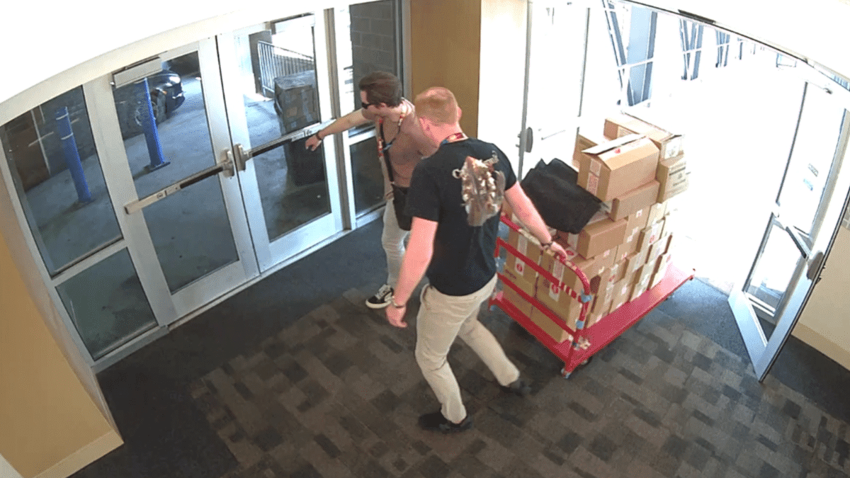 Τα άτομα που ενδιαφέρονται για το Gen Con Card Theft είναι σχεδιαστές παιχνιδιών
