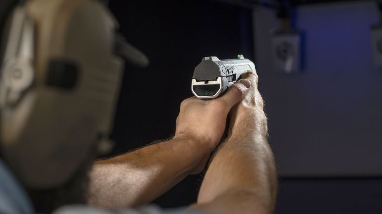 Το πρώτο έξυπνο όπλο βγήκε στην αγορά, αλλά… ποιος θα το αγοράσει;