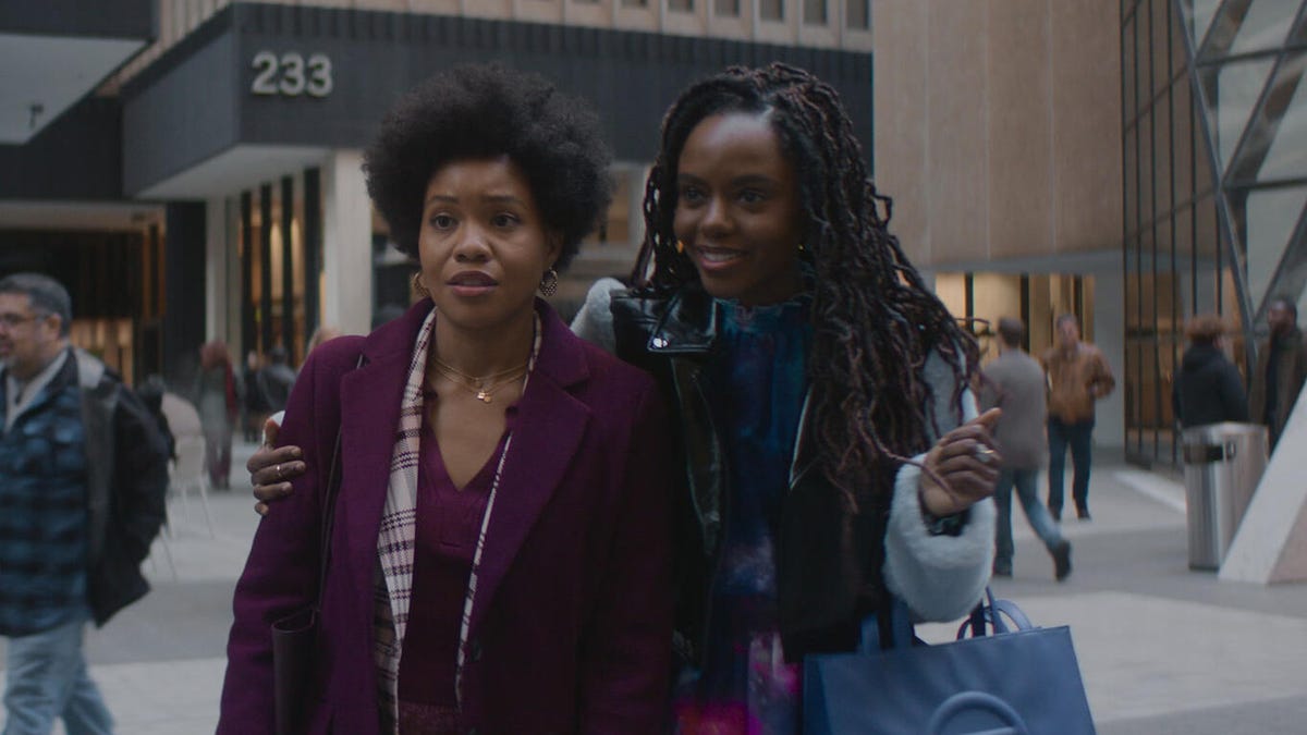 Το τρέιλερ του Hulu's The Other Black Girl: Office Dystopia Horrors
