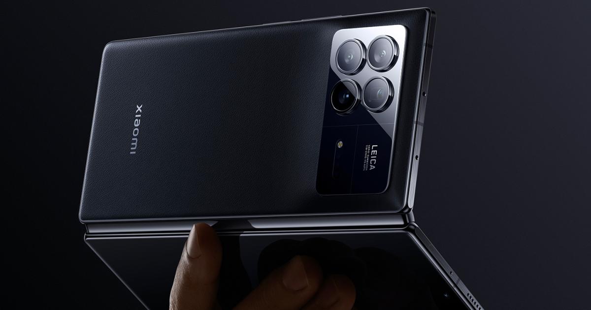 Το τρίτο αναδιπλούμενο τηλέφωνο της Xiaomi προσθέτει μια κάμερα ζουμ, αλλά διατηρεί το λεπτό πλαίσιο
