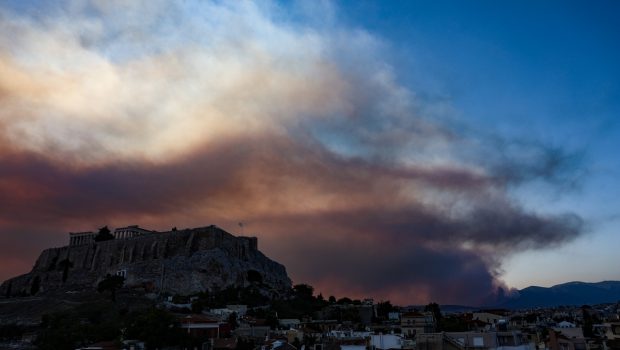Φωτιές: Τι είναι το «πυρονέφος» που εμφανίστηκε από την πυρκαγιά στην Πάρνηθα