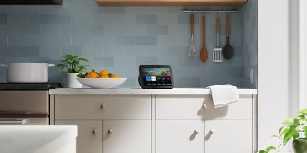 , Η Amazon αποκαλύπτει τη νέα γενιά της Echo Show 8 με βελτιωμένη σχεδίαση και καθαρότερο ήχο, TechWar.gr