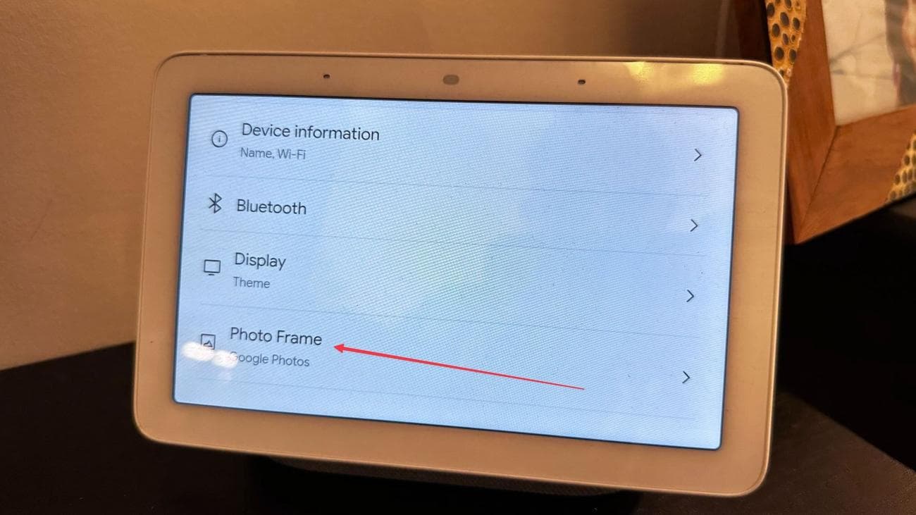 Έξυπνη οθόνη Google που δείχνει την επιλογή Κορνίζα