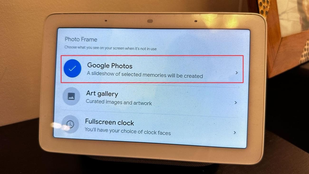 Έξυπνη οθόνη Google που δείχνει την επιλογή Φωτογραφίες Google