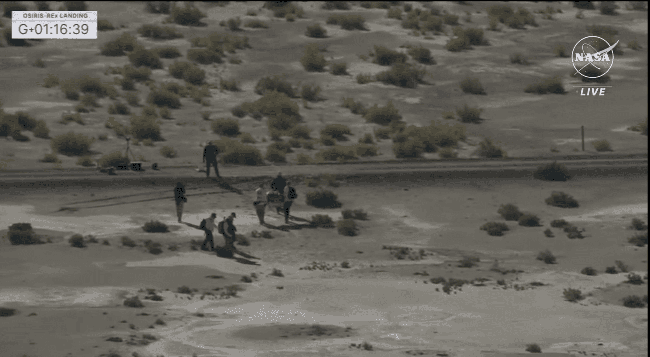 Η NASA μεταφέρει κάψουλα σε ελικόπτερο