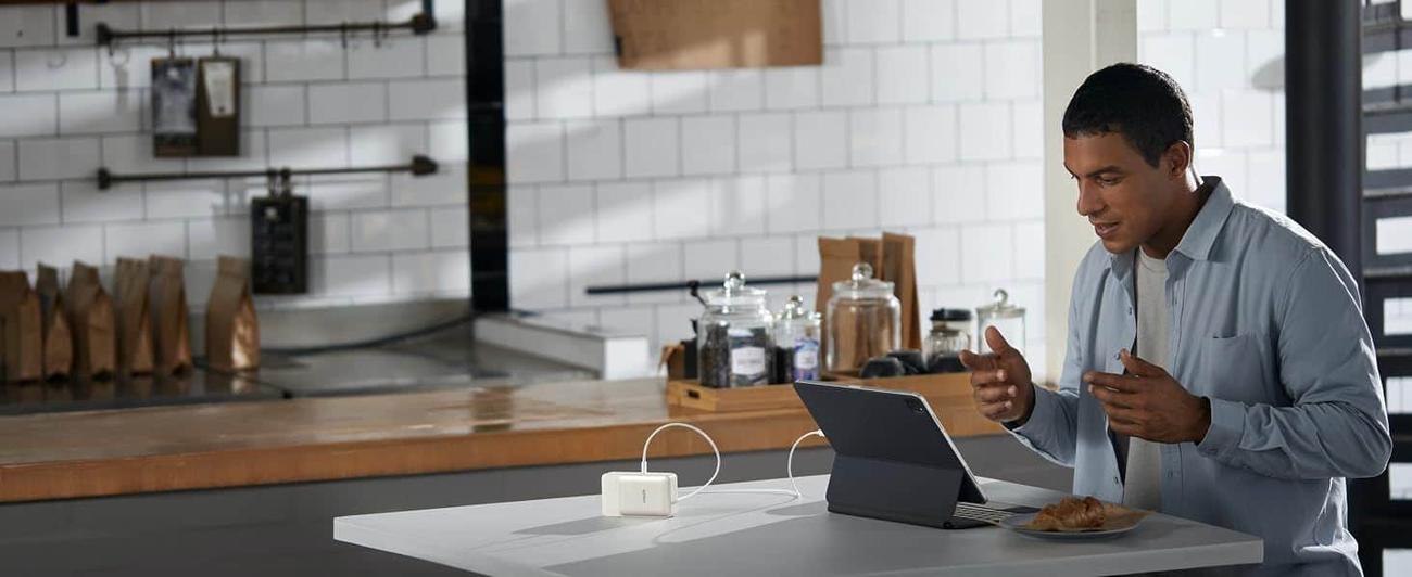 Αυτός ο φορτιστής τοίχου Anker 65W λειτουργεί και ως φορητή μπαταρία και αυτή τη στιγμή έχει έκπτωση 30$