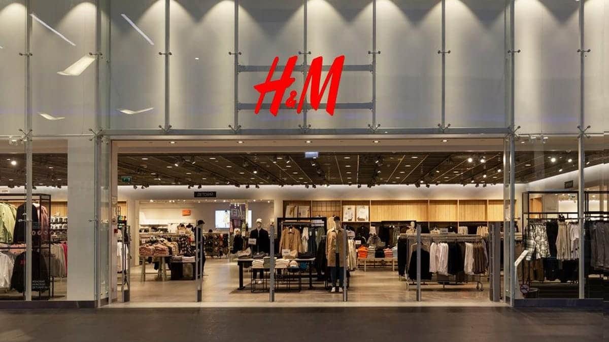 Η H&M αρχίζει να χρεώνει τους πελάτες για επιστροφές μέσω Διαδικτύου καθώς οι λιανοπωλητές κινούνται για να μειώσουν τις εκπομπές ρύπων
